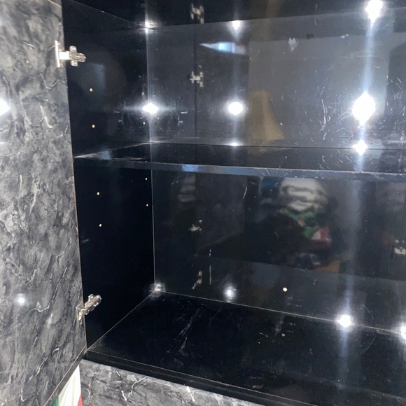 Armoir - Picture 2 of 2